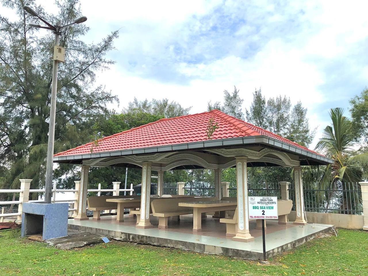 Green Town Hotel And Resort Port Dickson Buitenkant foto